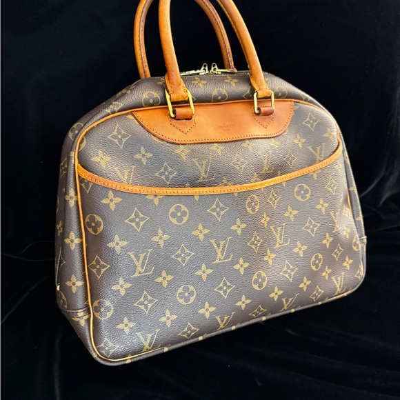 Louis Vuitton Monogram Deauville Handbag - Picture 4 of 17